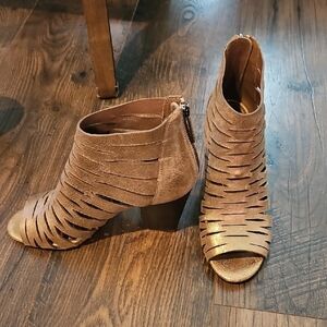 Donald J Pliner Greece Laser Cut Boots Sz 5.5